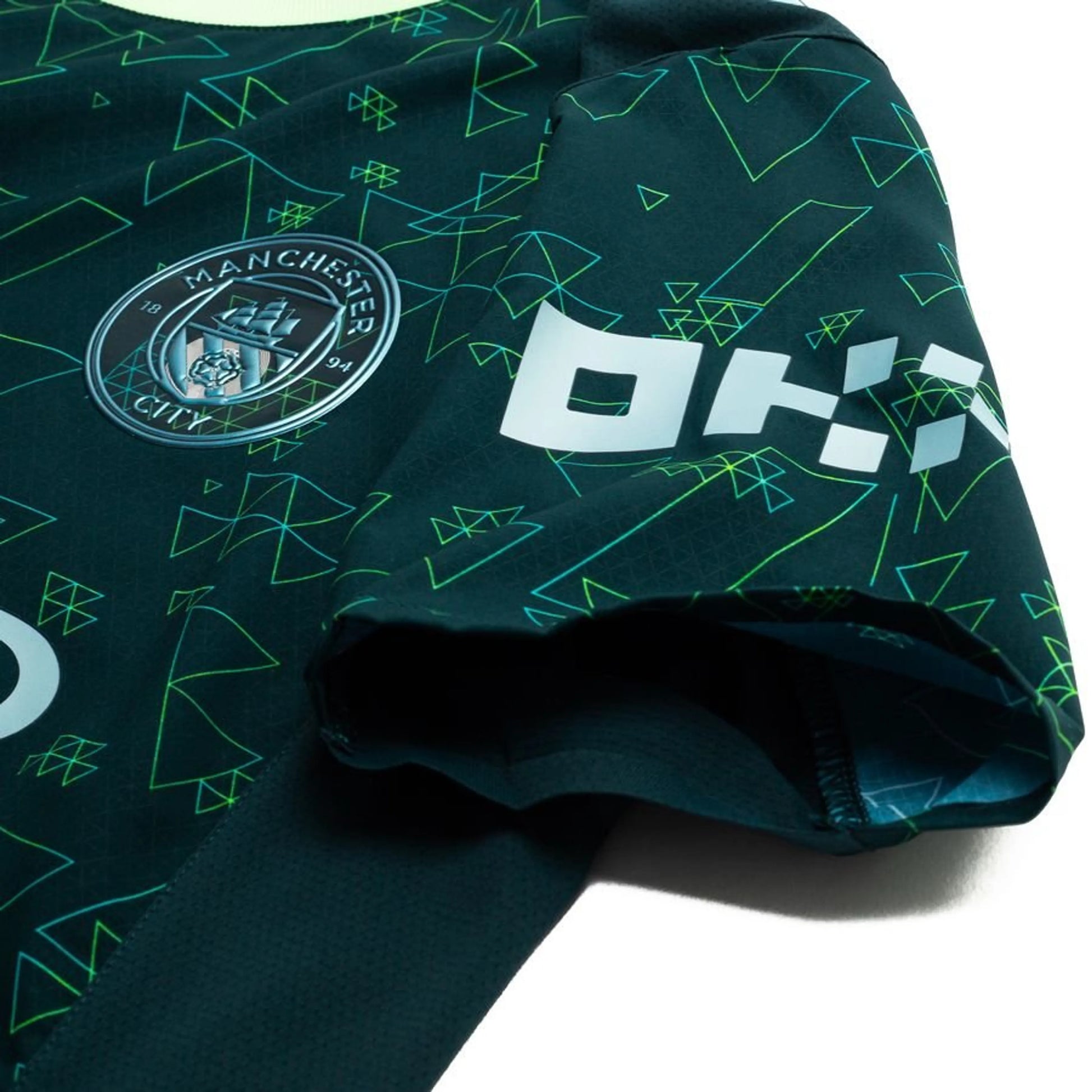 sleeve view of the PUMA Manchester City x EAFC26 Fourth Jersey in Electric Blue and Black