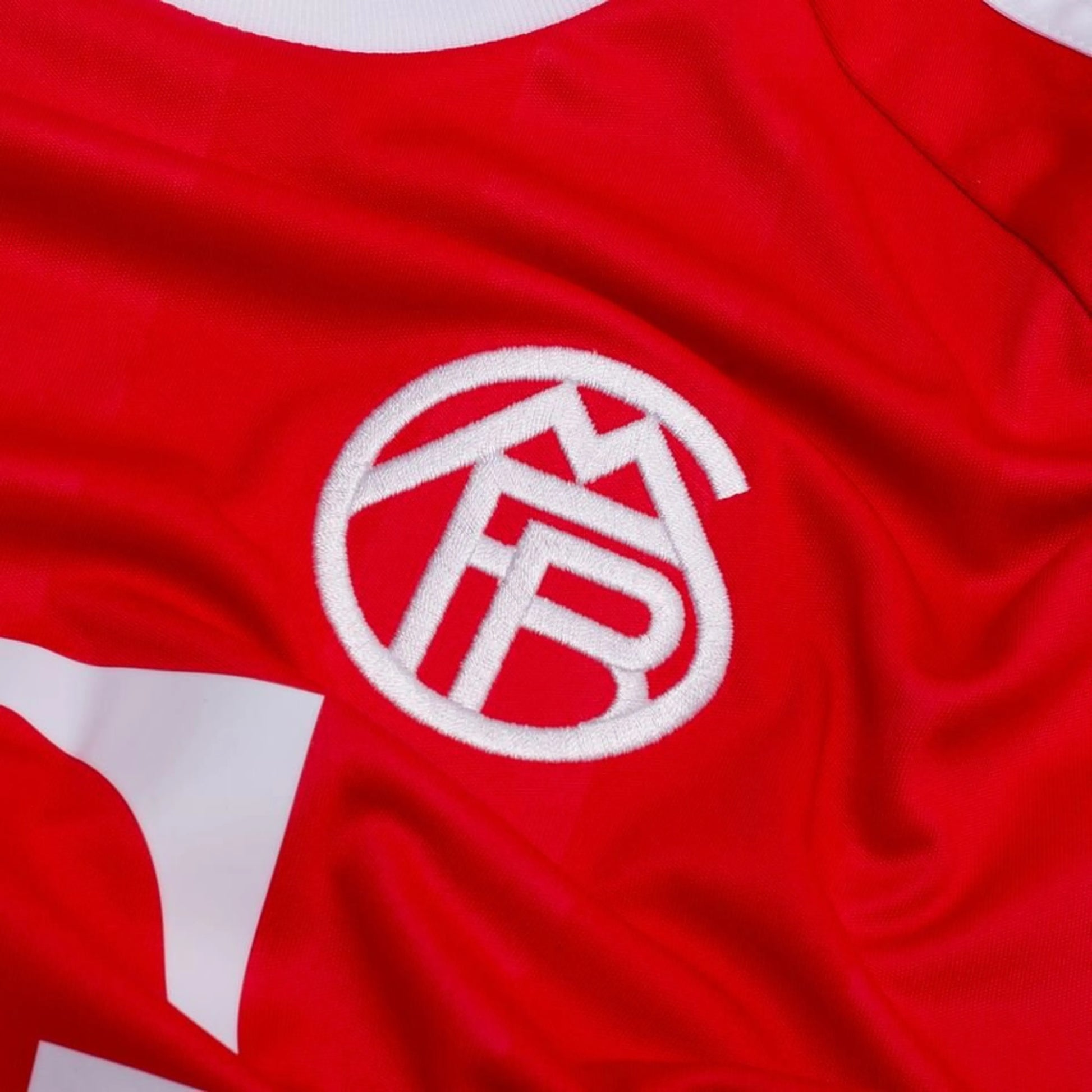 sponsor logo on the Bayern Munchen 2025/26 Third Goalkeeper Jersey