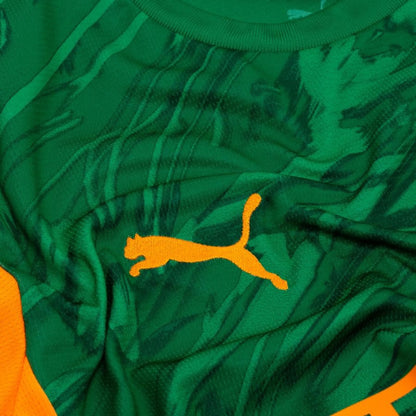 sponsor logo on the PUMA Manchester City 2025/26 Goalkeeper Shirt Green
