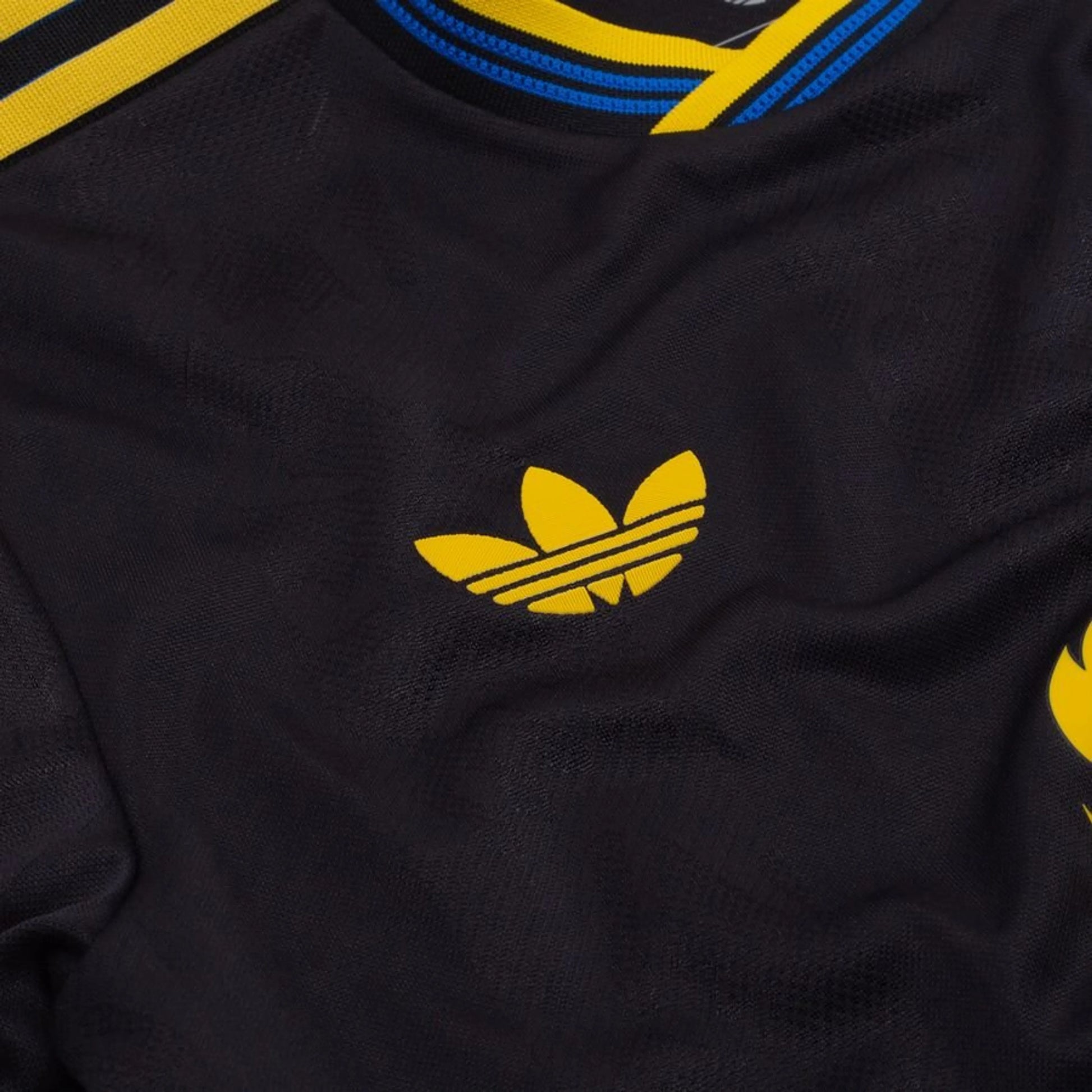sponsor logo on the adidas Manchester United 2025/26 Third Jersey Long Sleeves