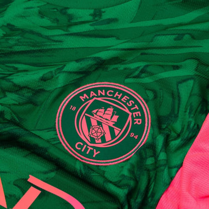team logo on the PUMA Manchester City 2025/26 Goalkeeper Shirt Green