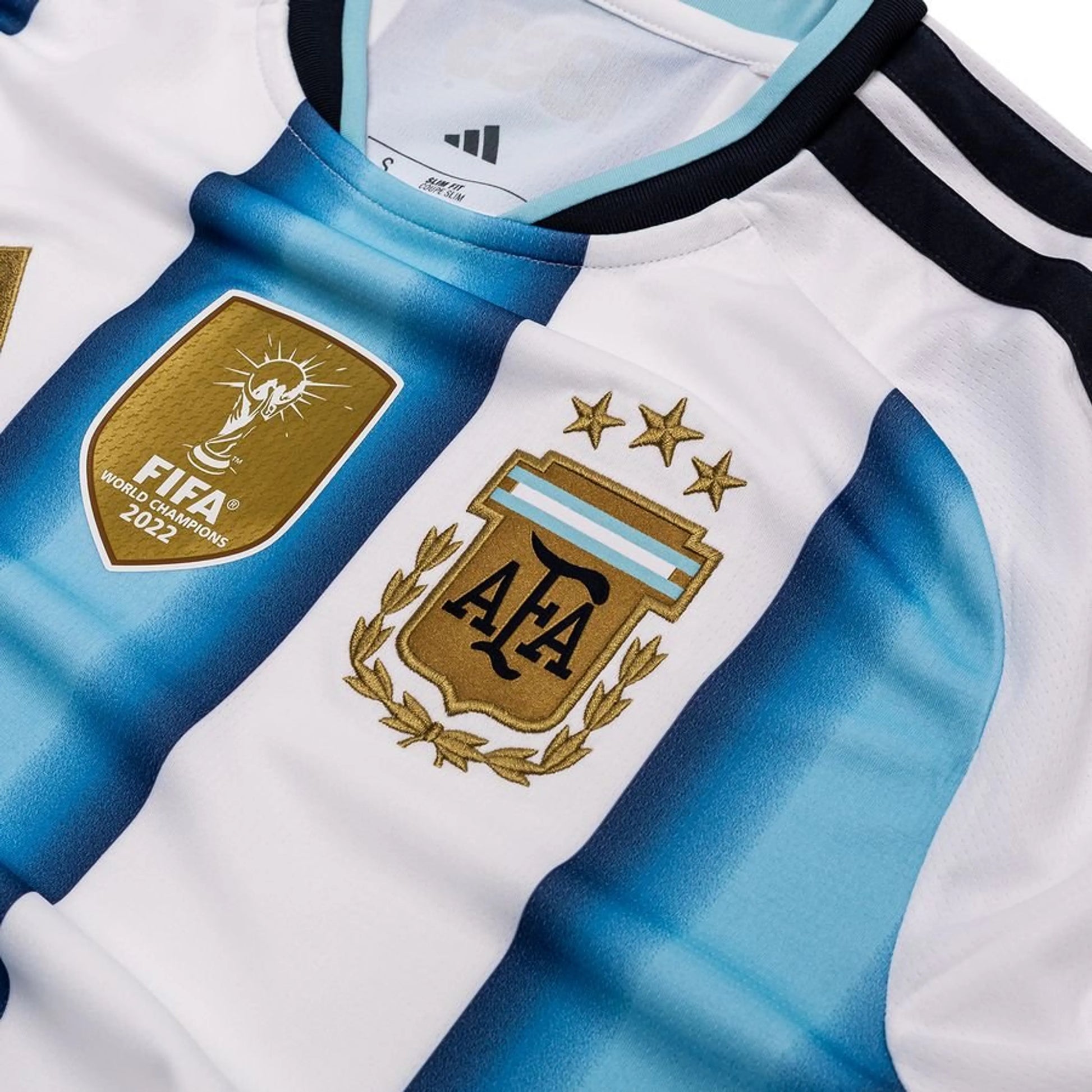 team logo on the adidas Argentina 2026 World Cup Home Long Sleeve Jersey in White Blue